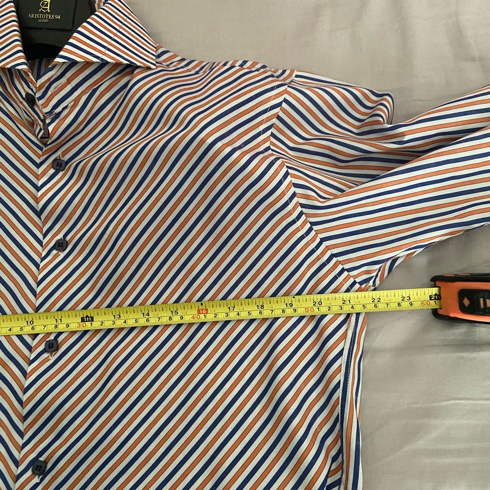 Men's cutaway collar shirt.